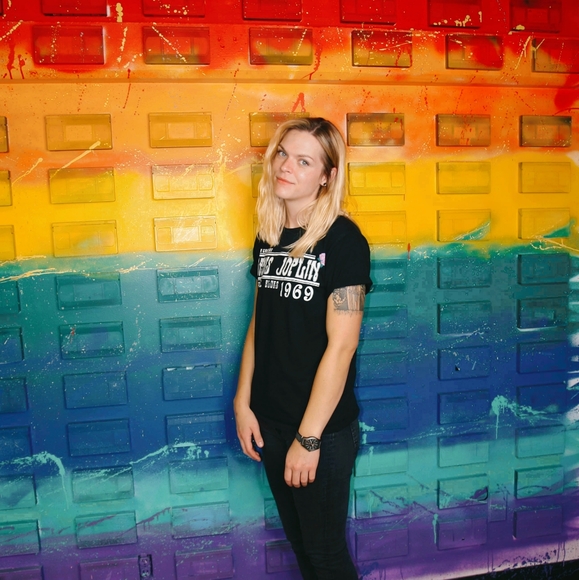 Meet your Posher, Alicia - Picture 1 of 5